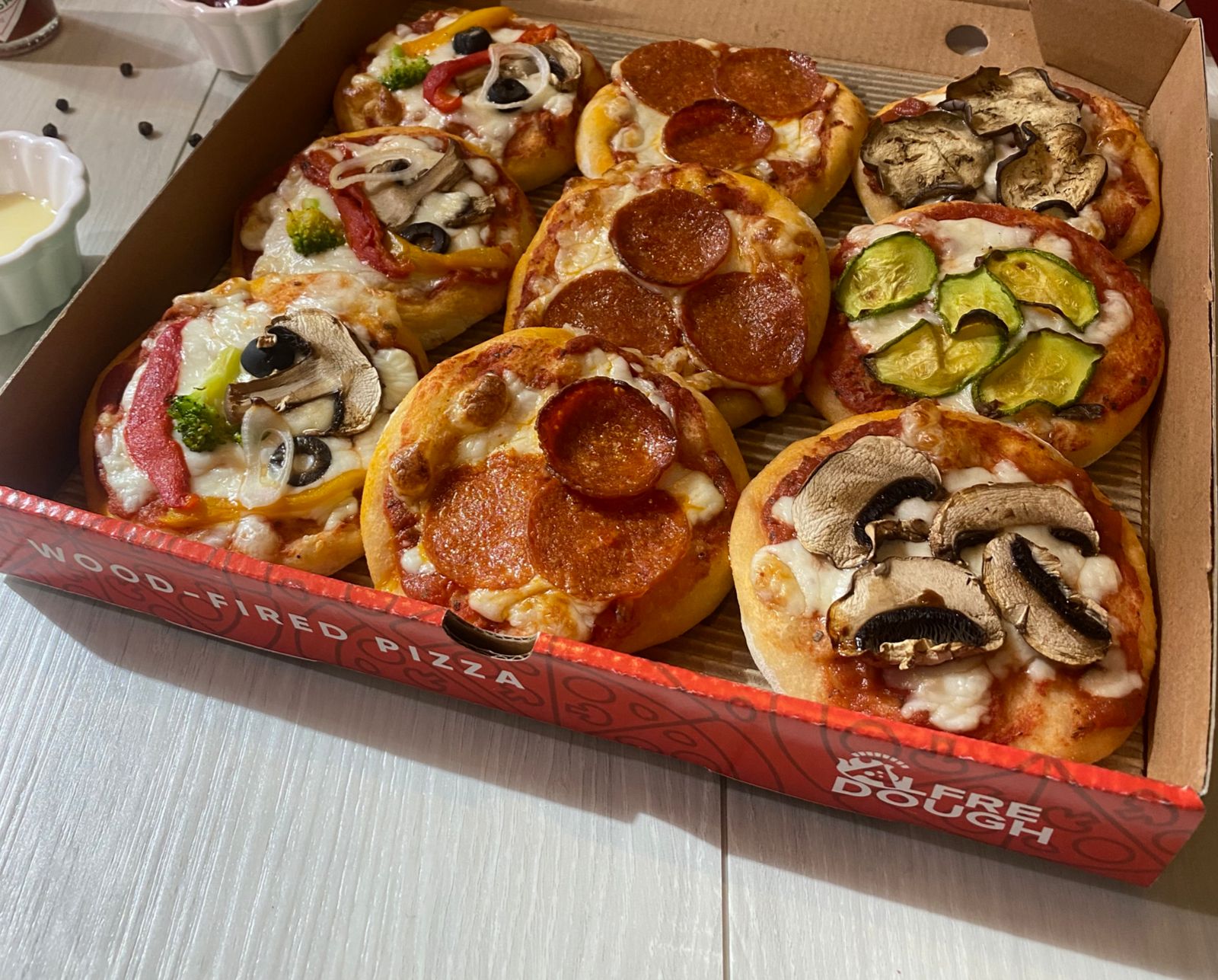 Mini Pizzas Box 9 Pieces Alfredough