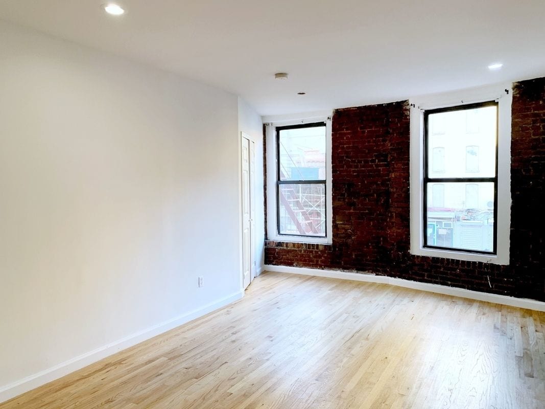 NoFee Apartments in the Upper East Side at 96th Street Brownstones
