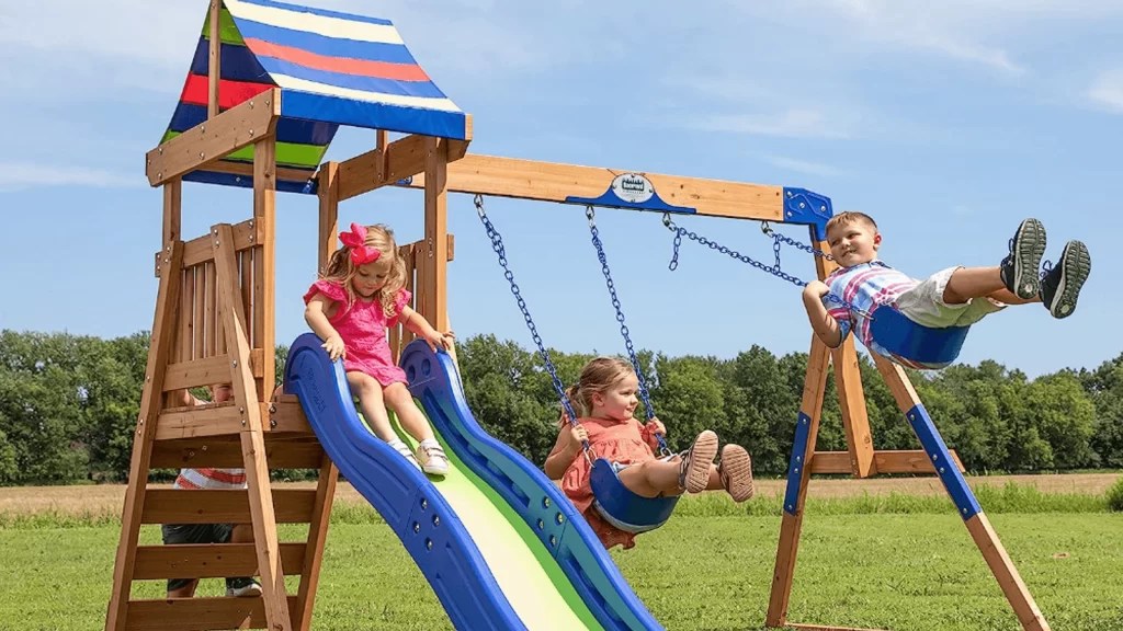 Choosing the Perfect Clearance Swing Set for Your Family A