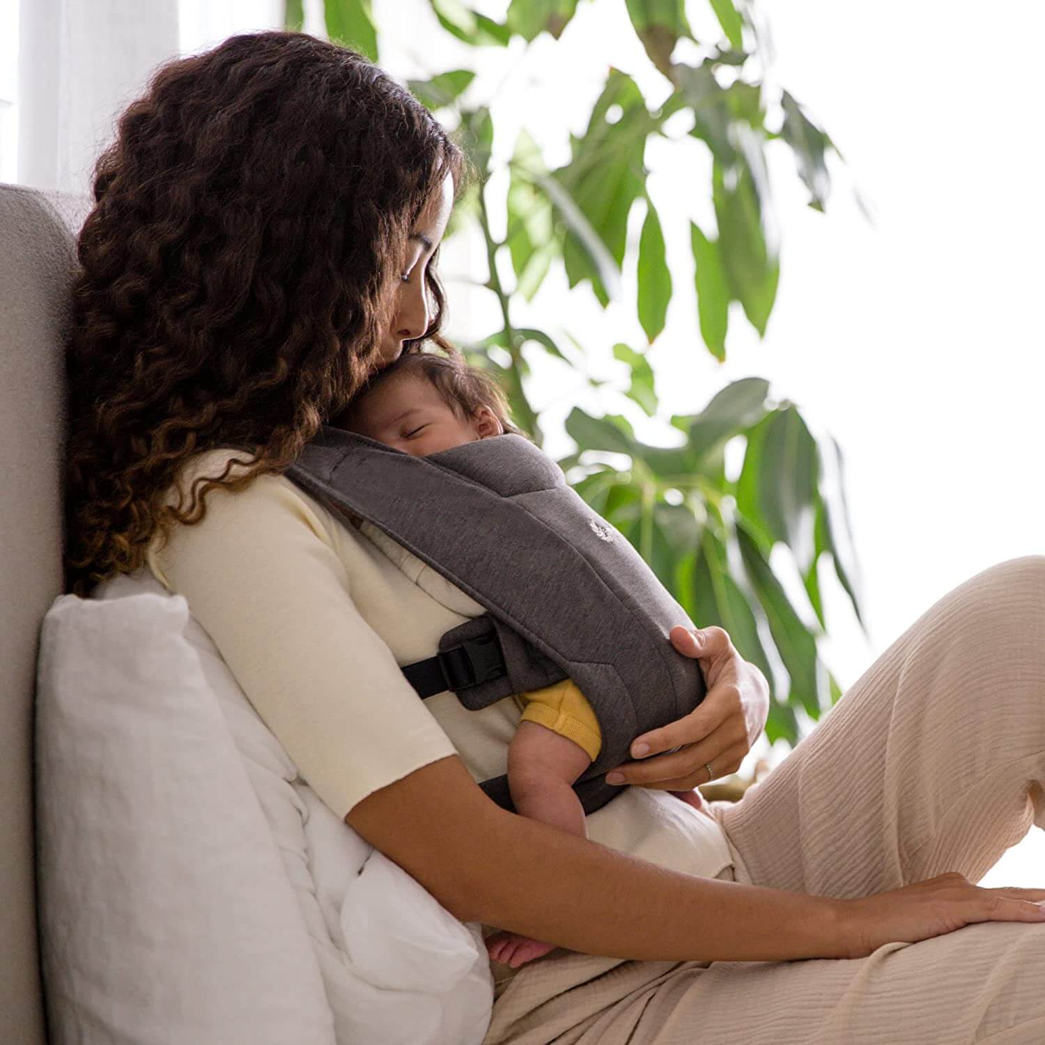 מנשא לתינוק Ergobaby Embrace צבעים כחול ושחור במבצע אתר AliBuy