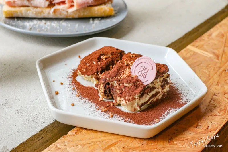 【食記】台北大安 BOOM coffee roasters 大爆咖啡 舒適而率性的咖啡館空間 Alina 愛琳娜