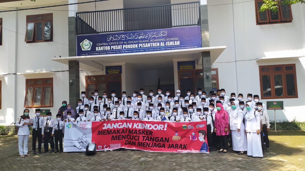 Kunjungan Dinas Kesehatan Propinsi Jawa Timur dalam rangka peninjauan  Poskestren ke Pondok Pesantren Al-Ishlah Bondowoso. - Pondok Pesantren  Al-Ishlah