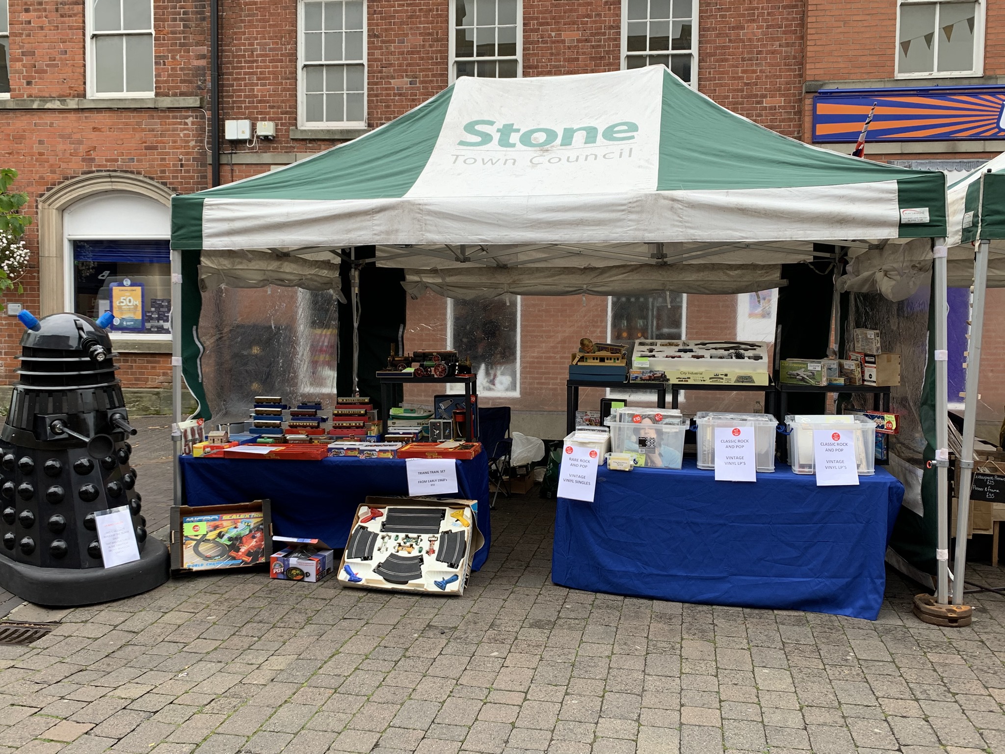 Stone Craft and Collectables Market at full capacity this Saturday > A