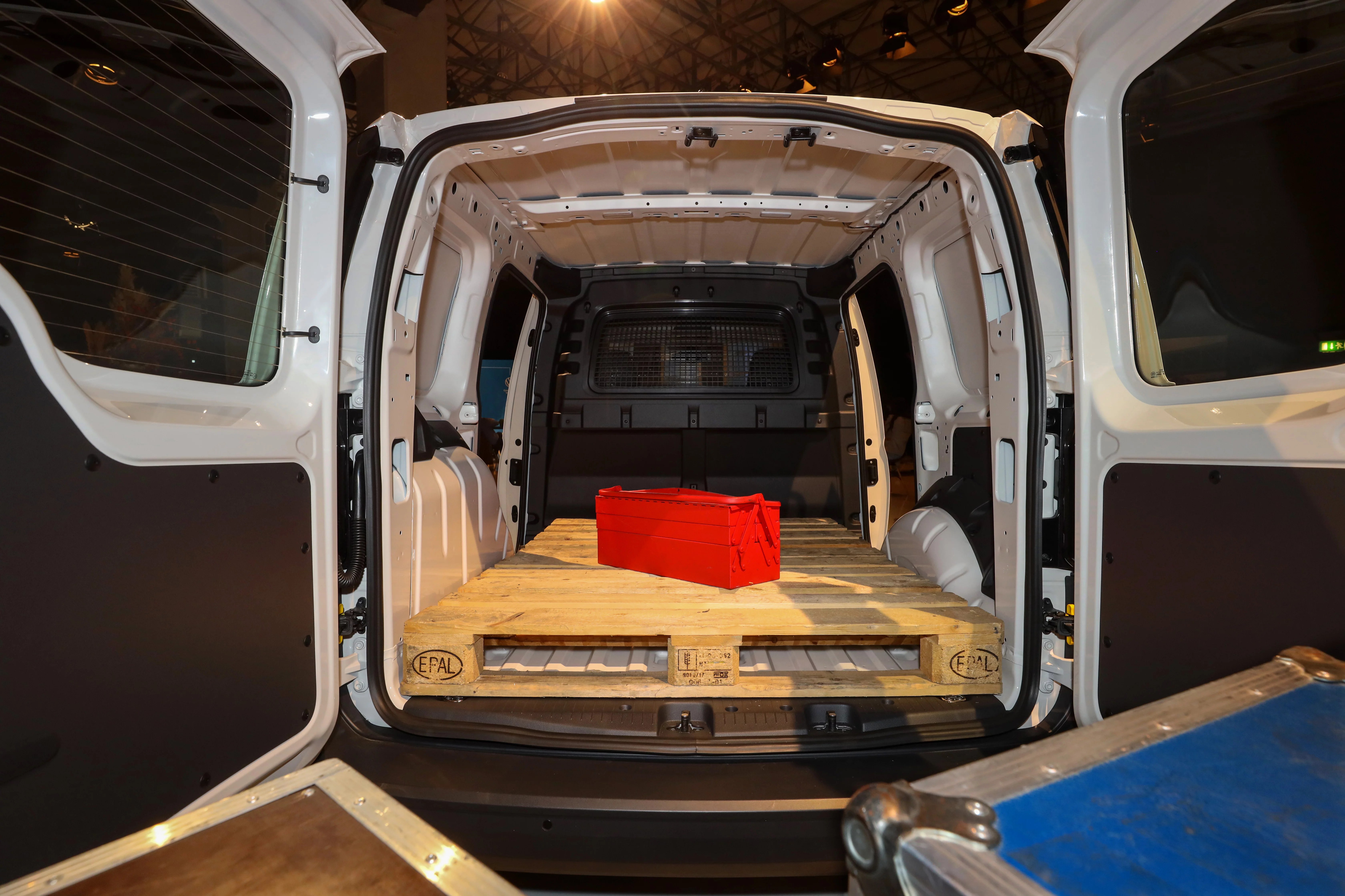 Hoe groot is de laadruimte van een Caddy Cargo?