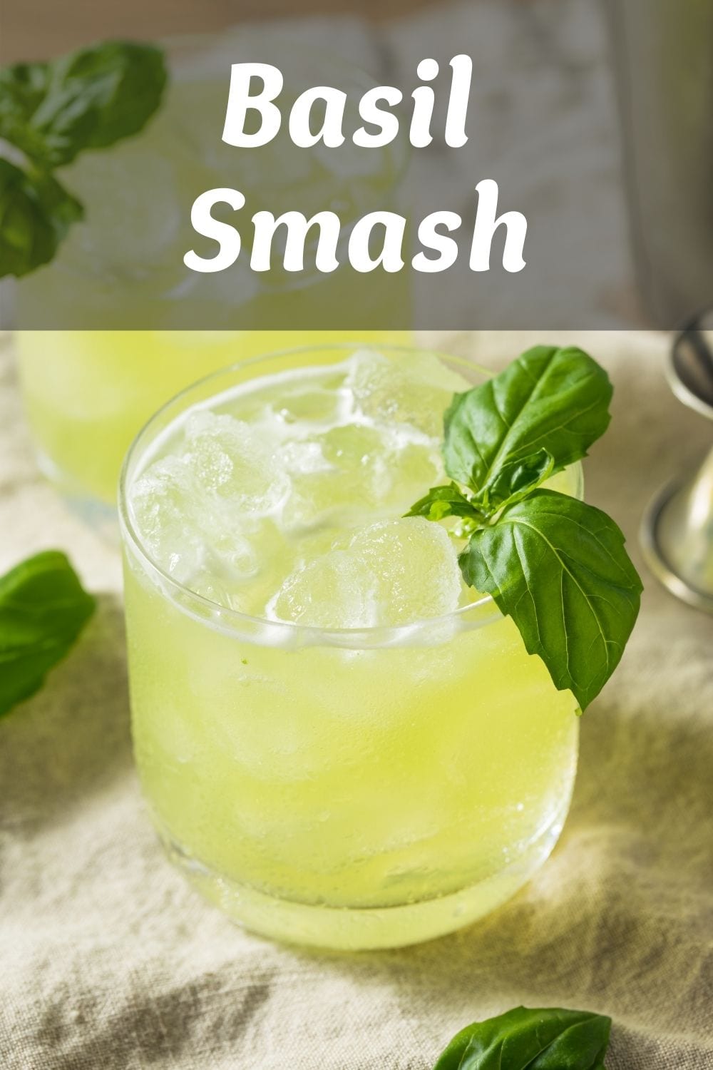 Gin Basil Smash ein junger Cocktail aus Deutschland