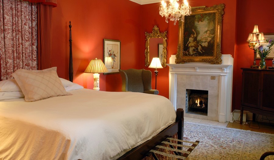 For A Creepy Fall Break, Head To These Haunted Bed And Breakfasts