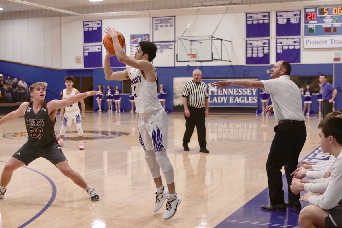 FINAL BOYS BASKETBALL HENNESSEY 50 PERRY 56