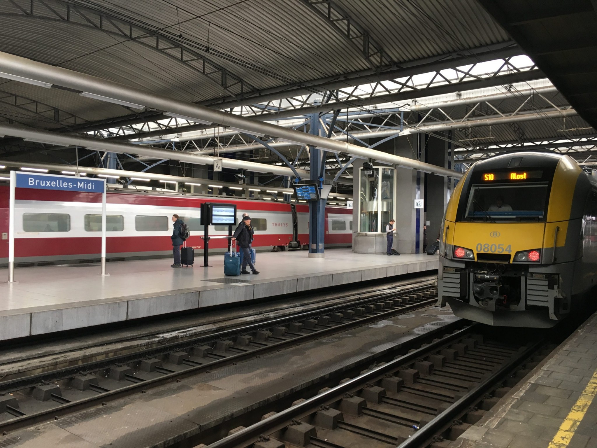 Riding the Eurostar train from Amsterdam to Brussels (Everything you