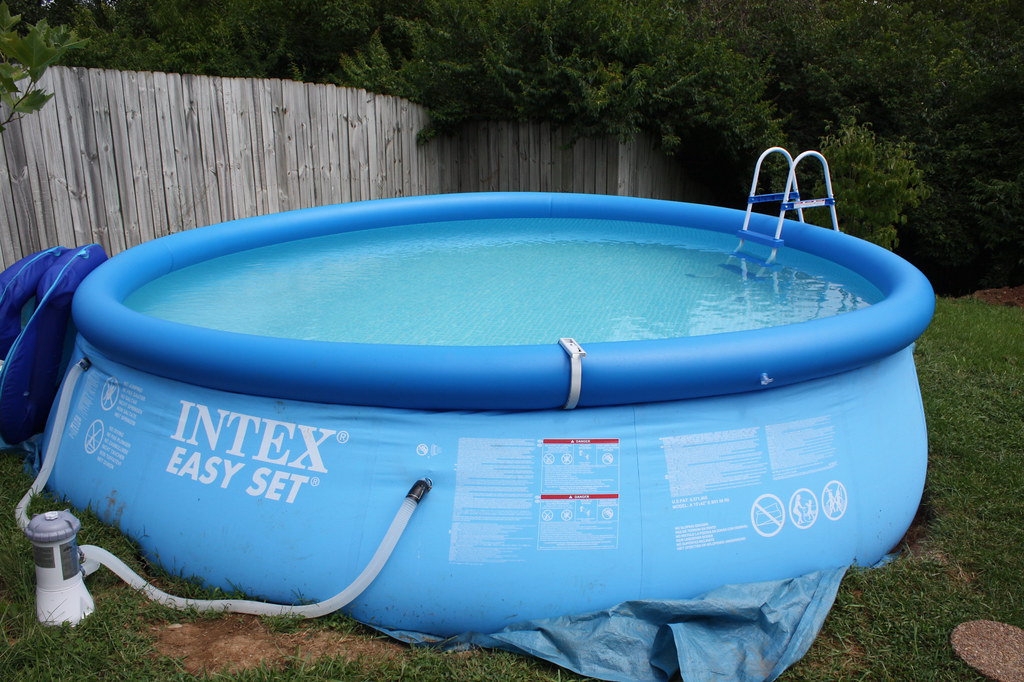 5 Best Vacuums for Intex Pools (2022 Reviews & Easy Buying Guide)