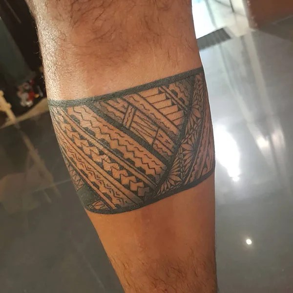 84 Dazzling Calf Tattoo Ideas for Men and Women in 2024