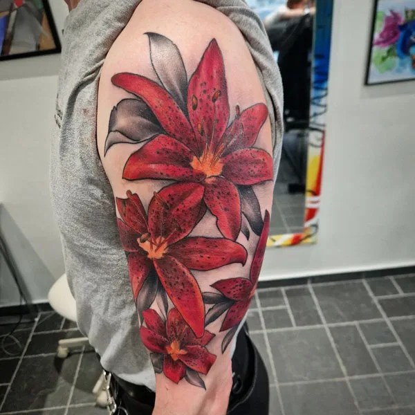 49 Tiger Lily Tattoo Designs To Show Strength And Beauty