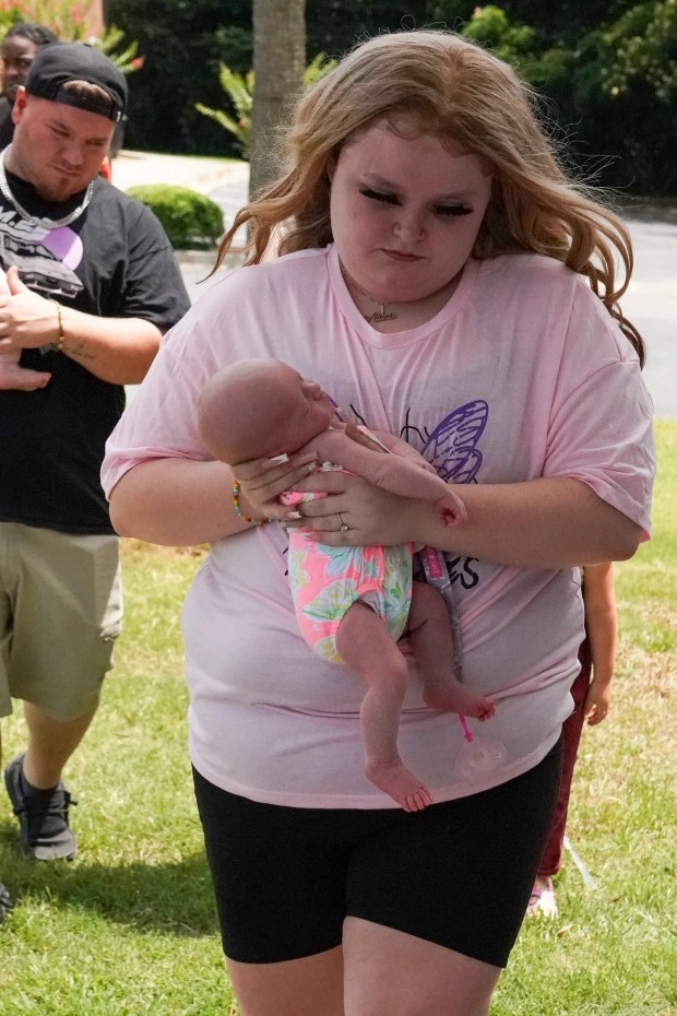 Honey Boo Boo Fans Ask Her To Ditch Fake Lashes & Makeup!