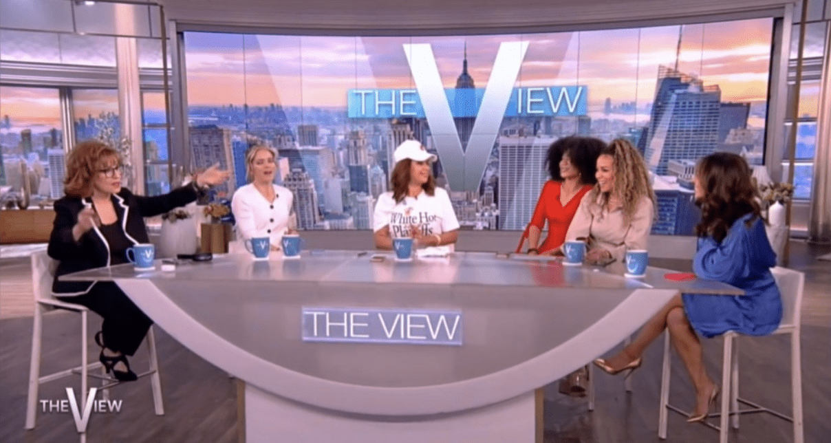 Sunny Hostin’s Daughter Shocks Fans With Rare Appearance On 'The View'(06)