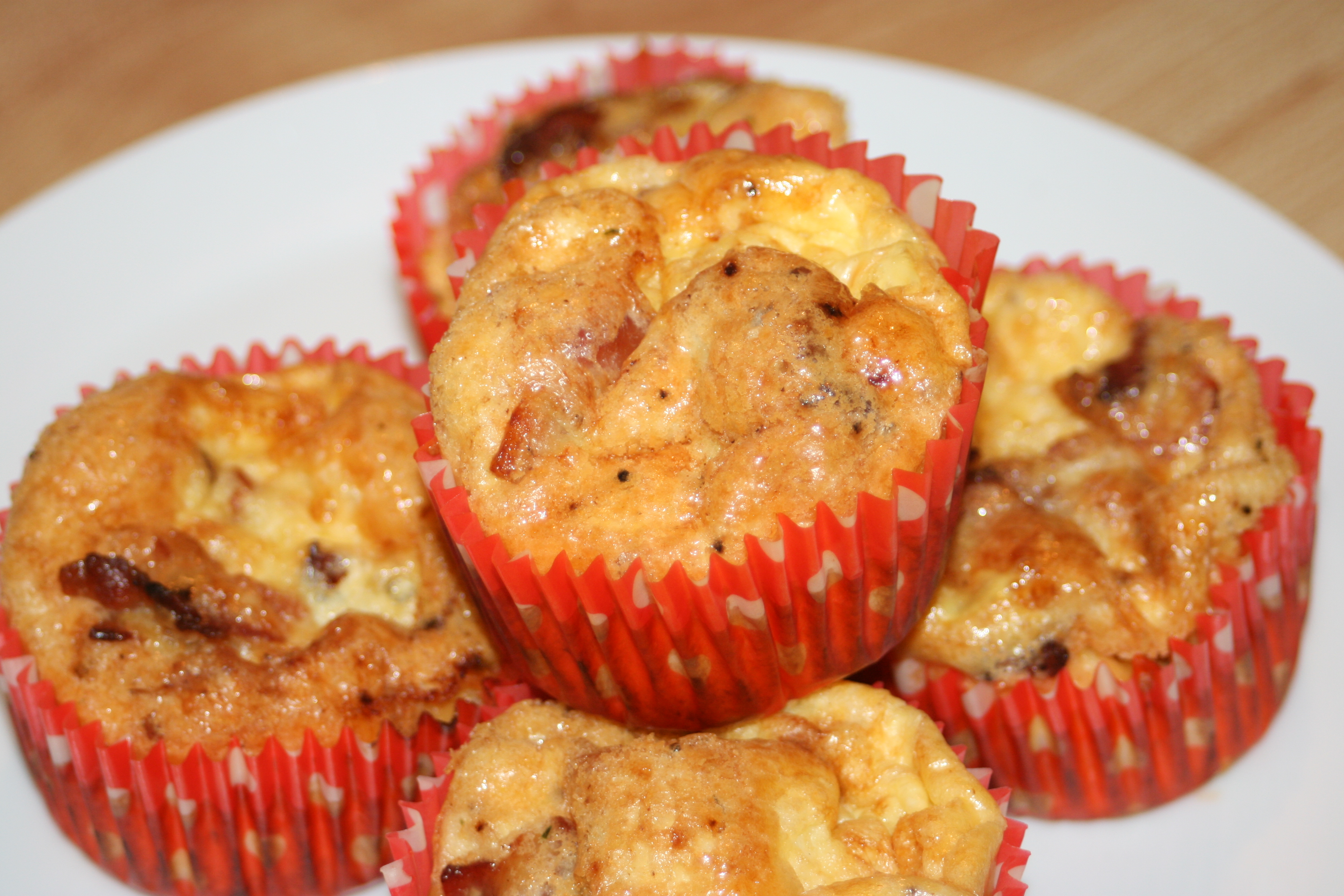 Bacon och äggmuffins med ost kanonbra för LCHFare! En miniomelett