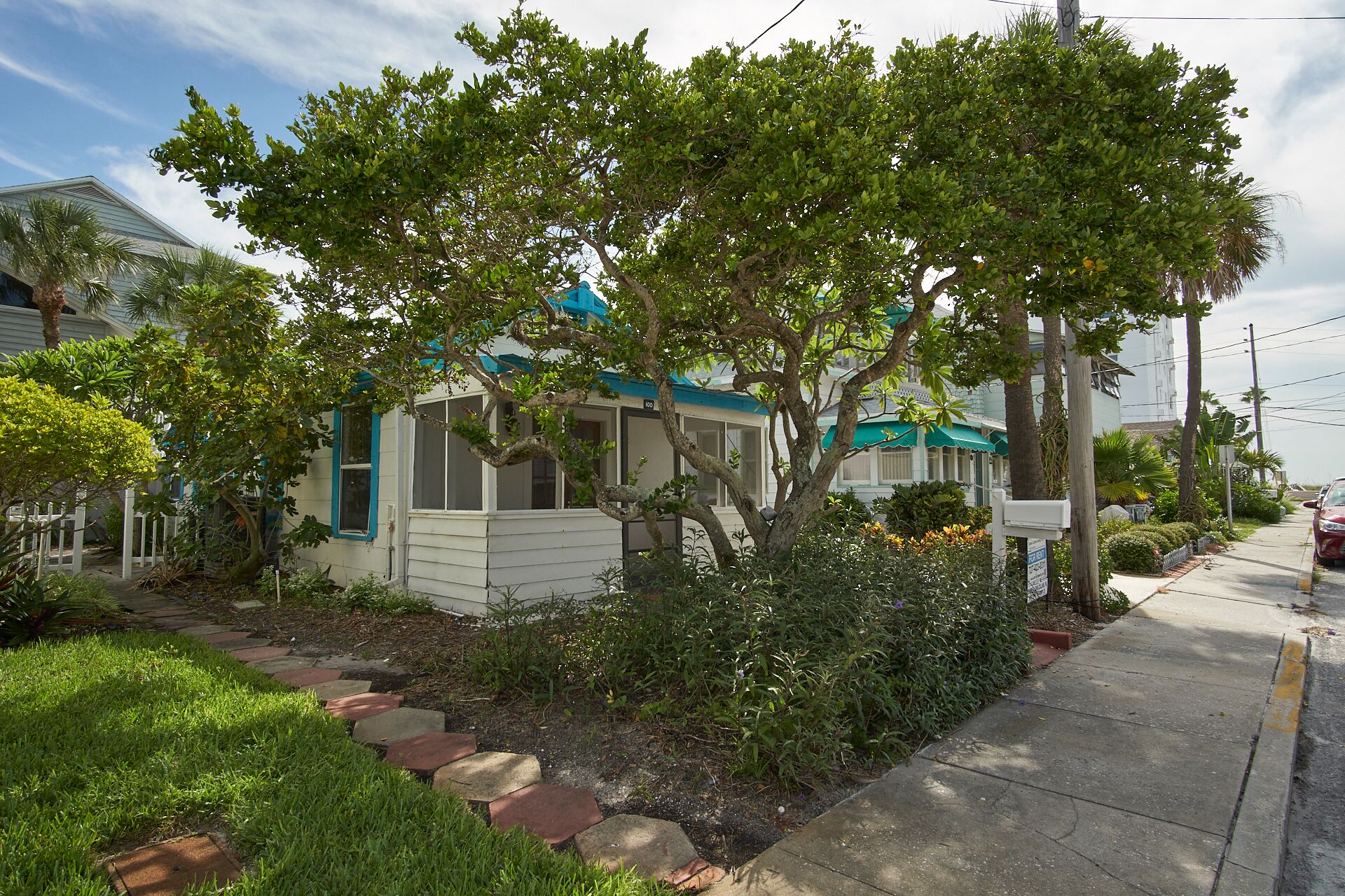 Charming 1/1 Cottage on Pass a Grille, 100 6th Ave S., St. Pete Beach
