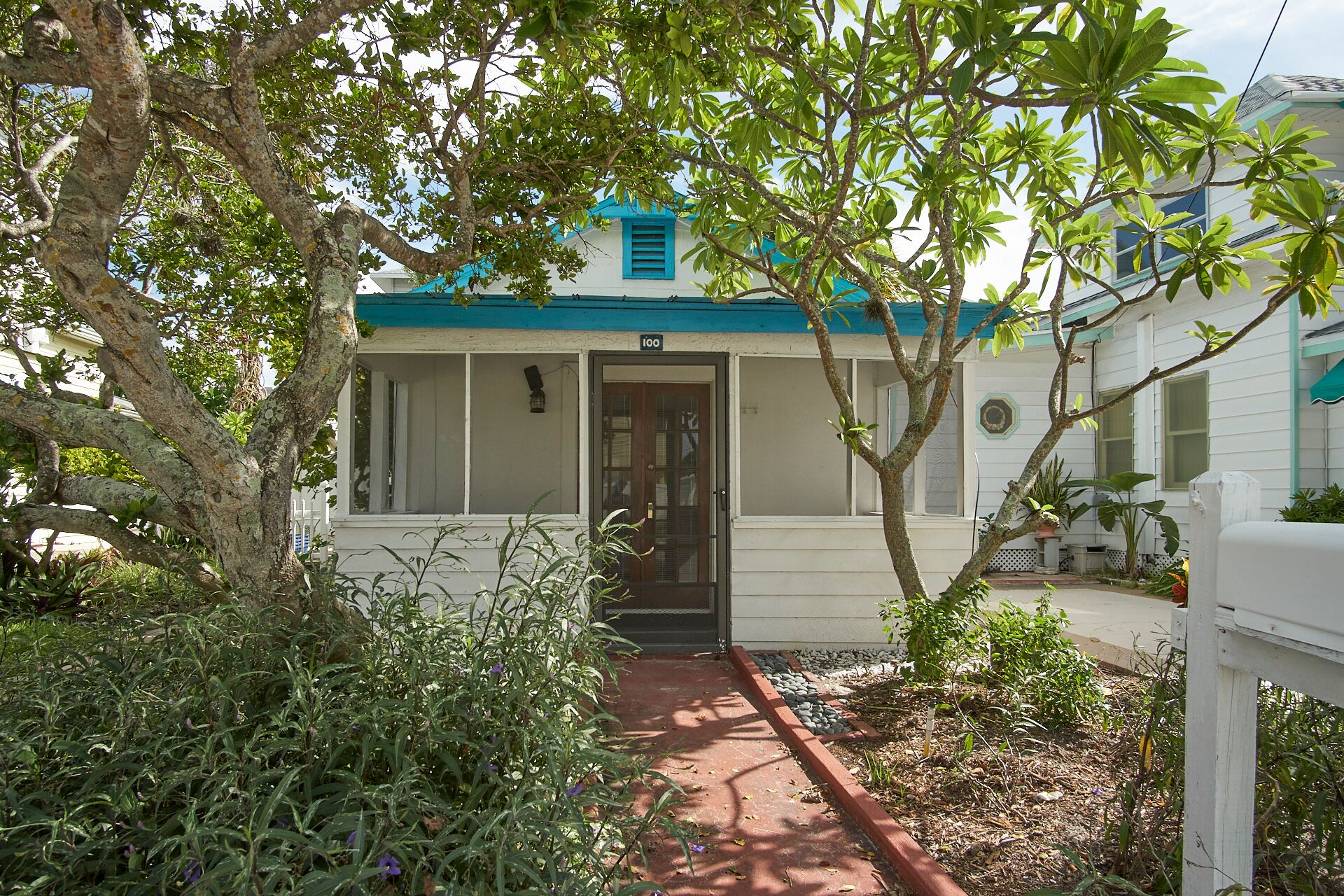 Charming 1/1 Cottage on Pass a Grille, 100 6th Ave S., St. Pete Beach