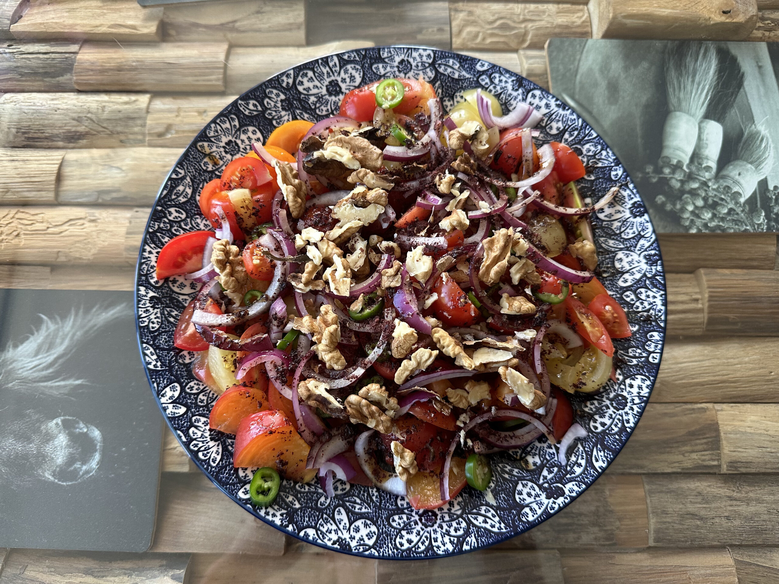 Tomatensalade met granaatappelmelasse • Alles voor je moestuin