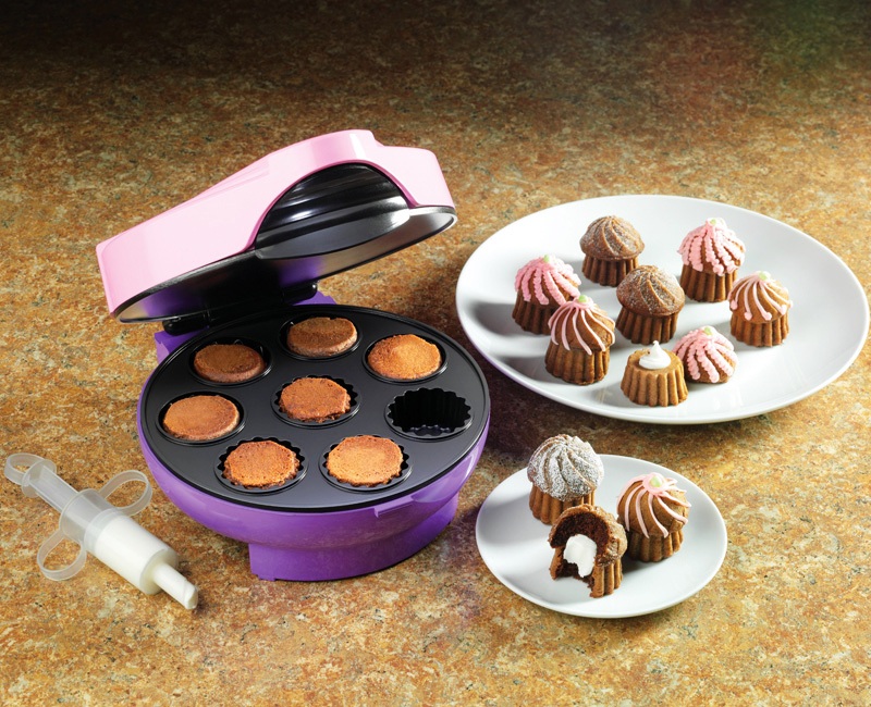 Nostalgia Electrics Cupcake Maker. Nostalgia Electrics CKM100 Cupcake