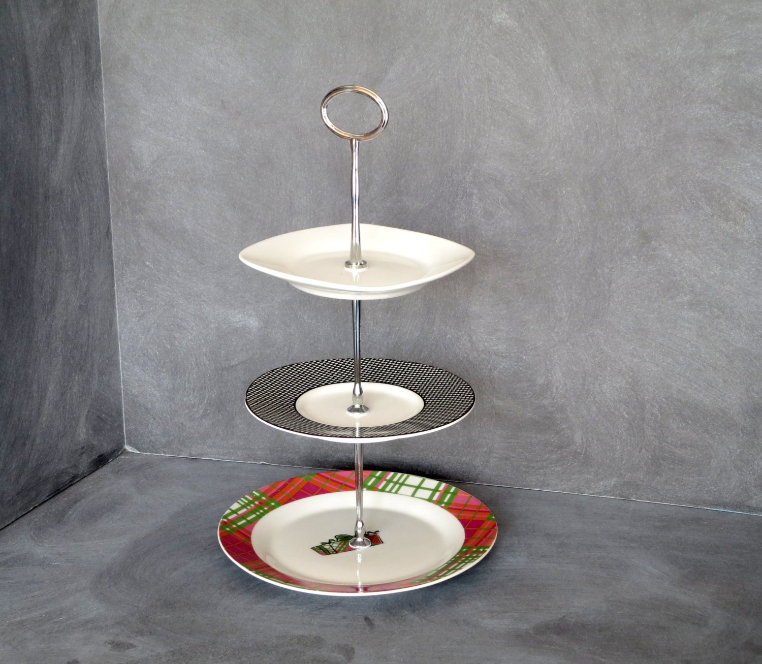 Tiered Plate Stand. Gibson Home Gracious Dining Dinnerware, 3Tier