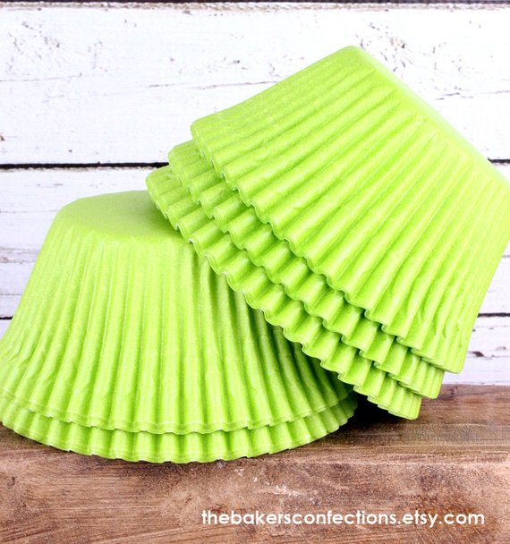 Jumbo Muffin Liners. Norpro, White, Giant Muffin Cups, Pack of 500.