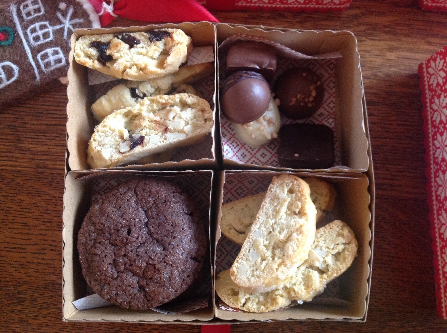 Boxes For Baked Goods. TOMNK 24pcs 8x6x2.5 Inches Cookie Boxes, Bakery