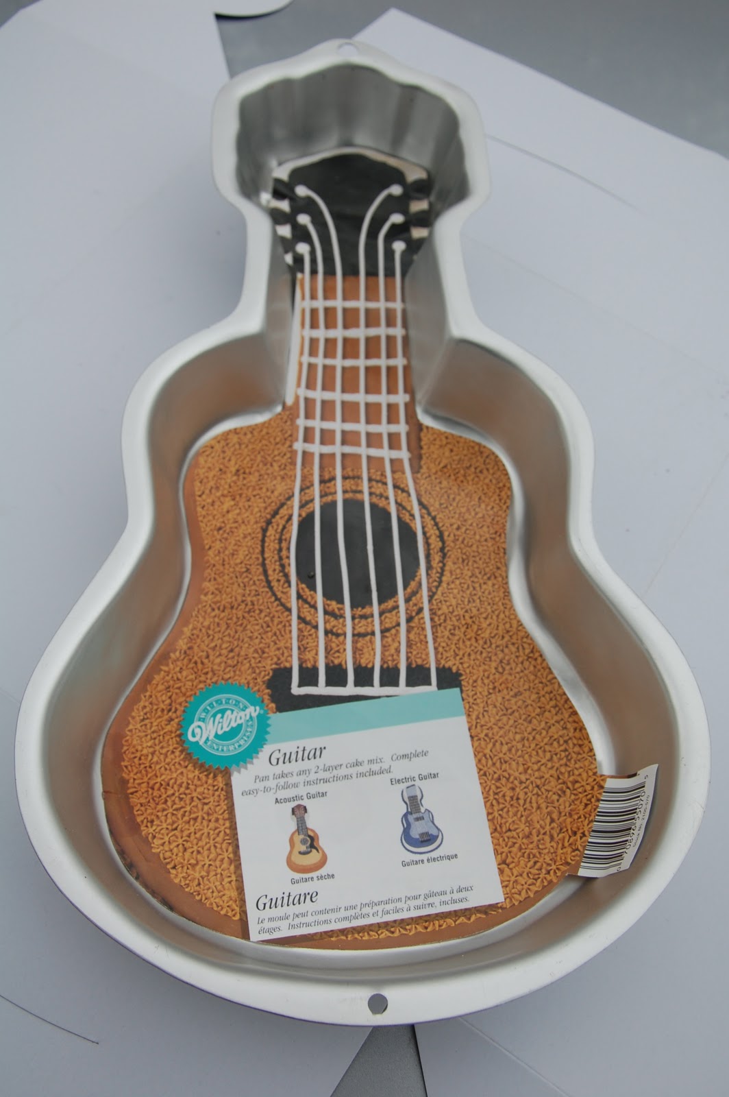 Guitar Cake Pan. Aluminum 3D Guitar Shape Cake Decorating Mould Baking