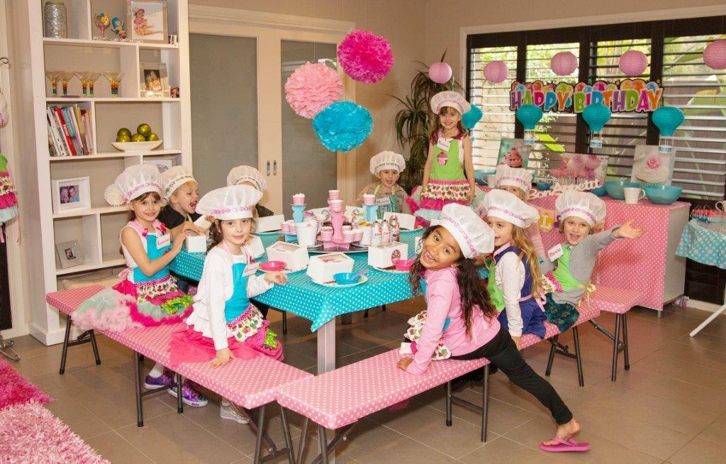 Cupcake Party Decorations. Cupcake Party Supplies, Paper Plates