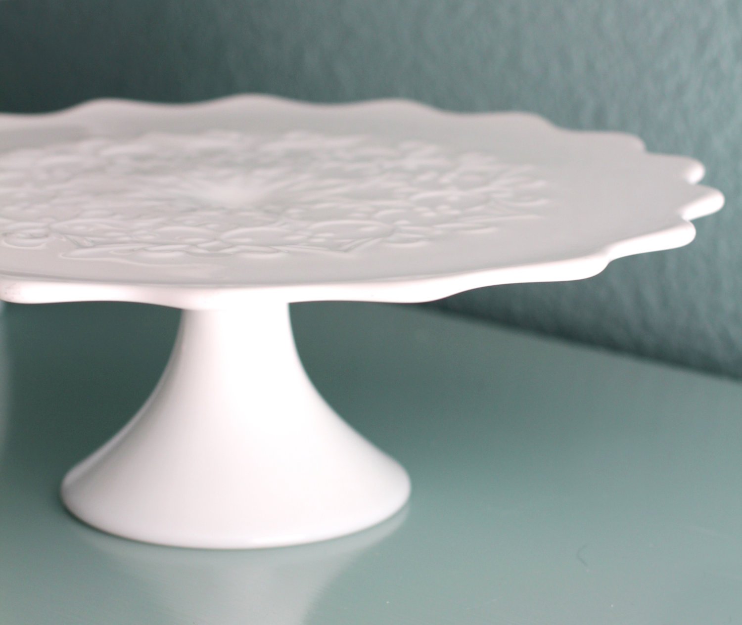 Glass Cake Pedestal. Libbey Selene Glass Cake Stand with Dome Lid