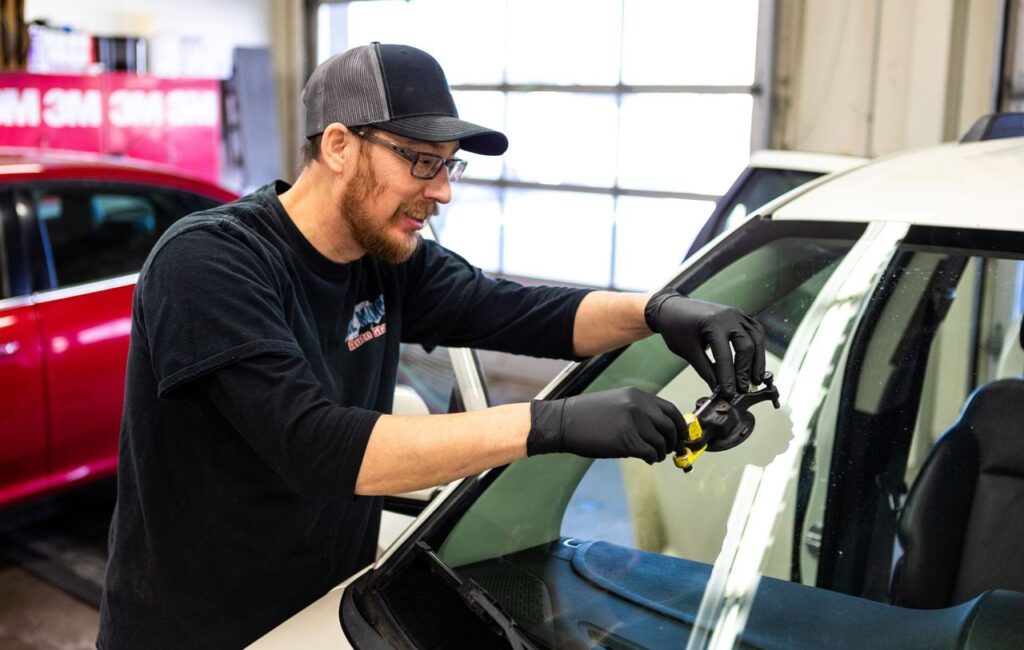 Calgary Windshield & Auto Glass Repair l All Makes Collision Centre