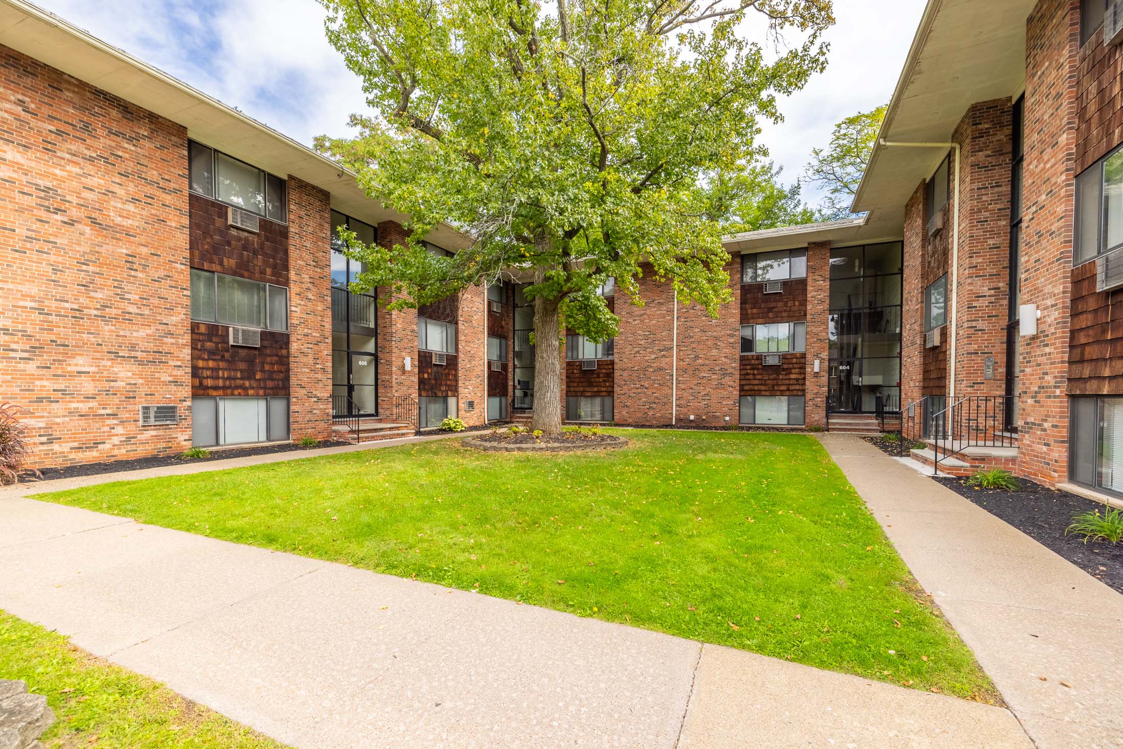 Parklawn Apartments Alloco Real Estate