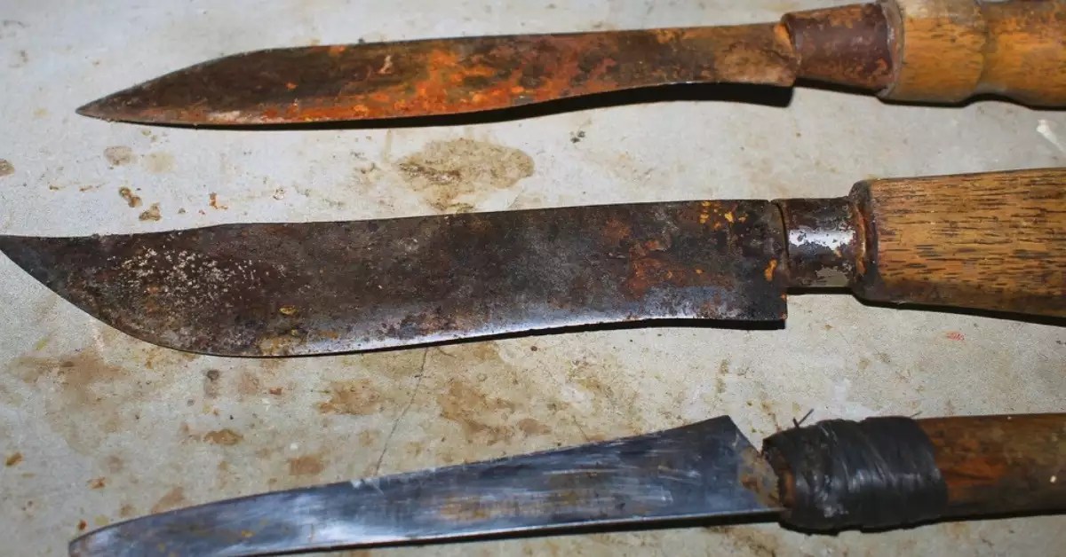 How to Identify a Knife with No Markings?