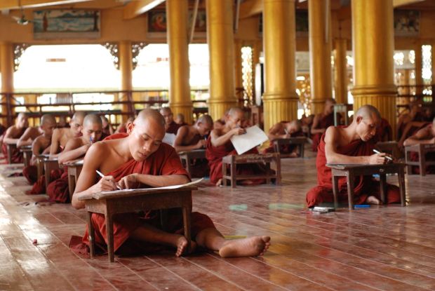 7 Daily Habits Of Monks Which Boost Happiness Instantly