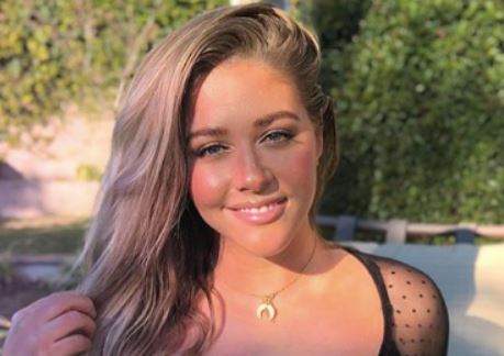 Ellana Bryan is an Ameican plus-size model and Instagarm Star.