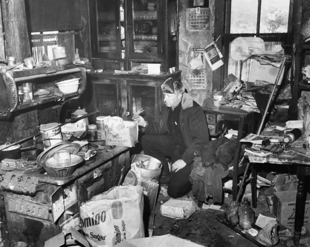 Police Searching Ed Gein&rsquo;s House