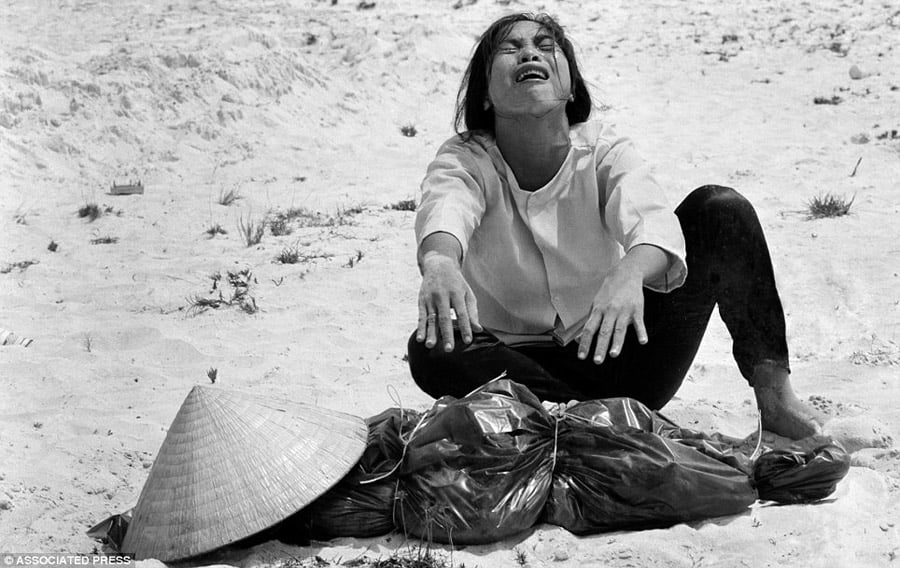 Vietnam War AP Photographers Grieving