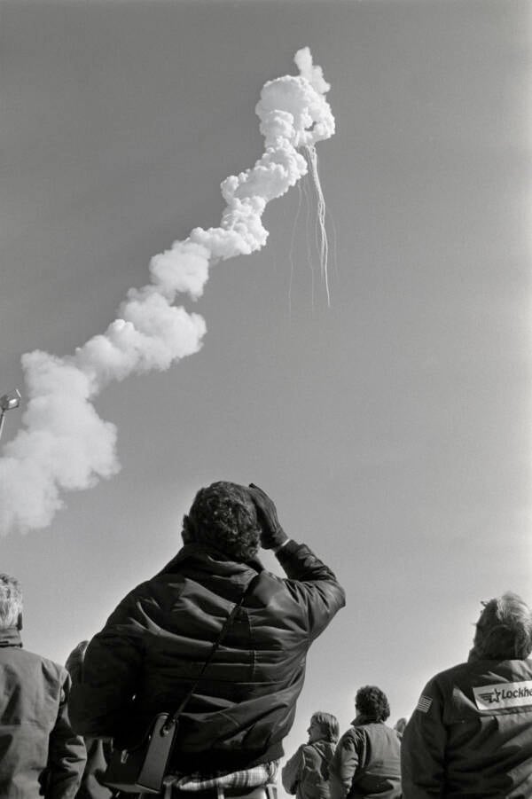 33 Harrowing Images Of The Space Shuttle Challenger Explosion