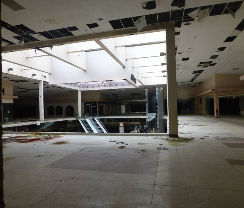 Inside America's Abandoned Malls, In 35 Haunting Photos