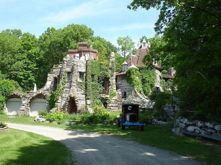 10 Spectacular New York Castles Fit For American Royalty