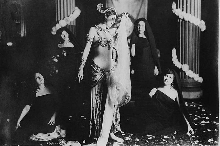 Mata Hari Performing