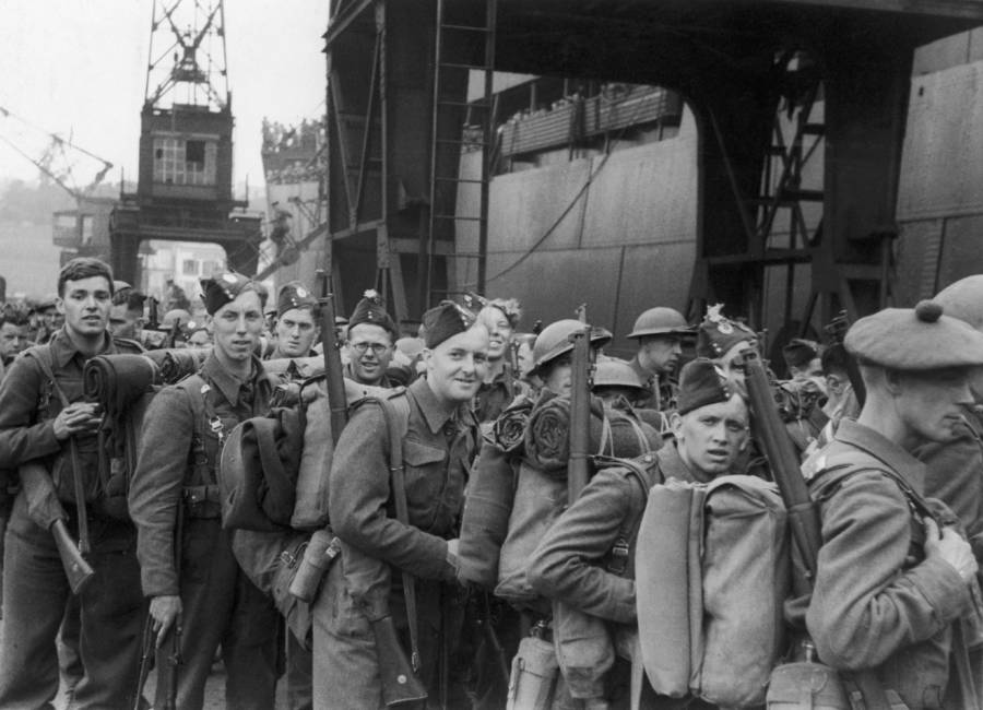Dunkirk Evacuation 33 Dramatic Photos Of The World War II Miracle