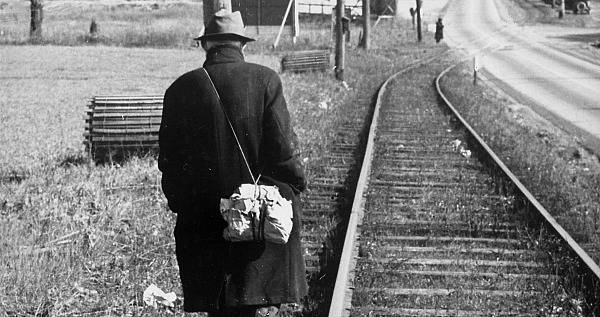 On The Road 24 Vintage Photos Of Hobo Life In America