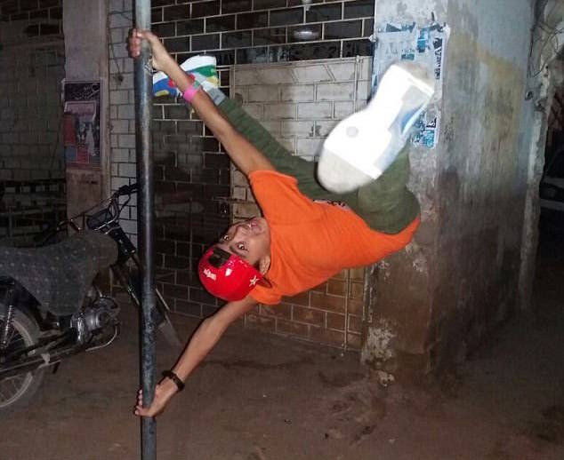 14YearOld "Human Owl" Can Turn His Head 180 Degrees [VIDEO]