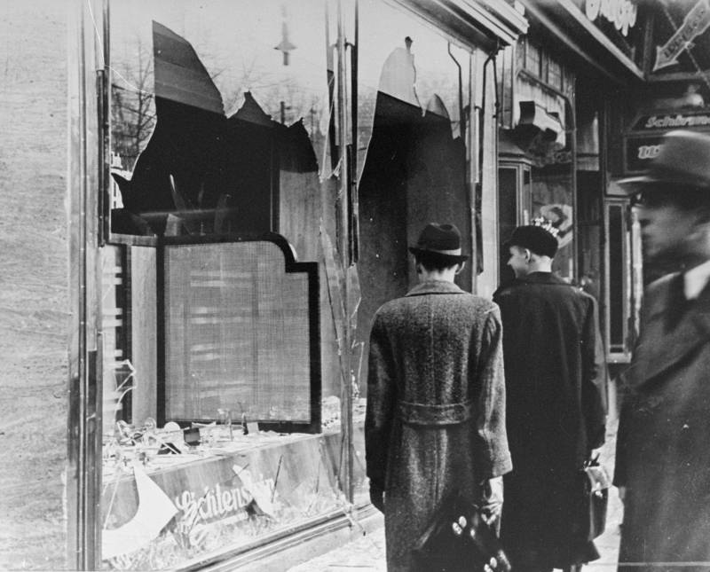 What Happened During Kristallnacht