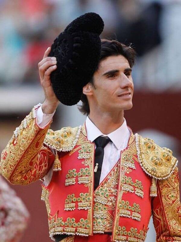 Victor Barrio Greeting Viewers