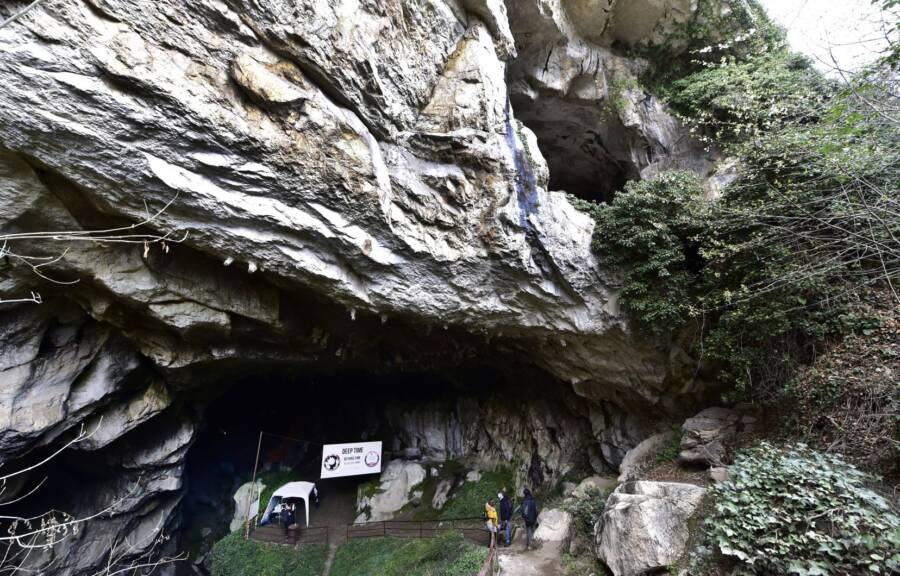 Deep Time Experiment Cave