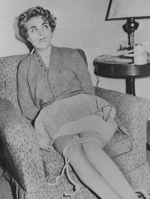 23 Eerie Photos That Serial Killers Took Of Their Victims