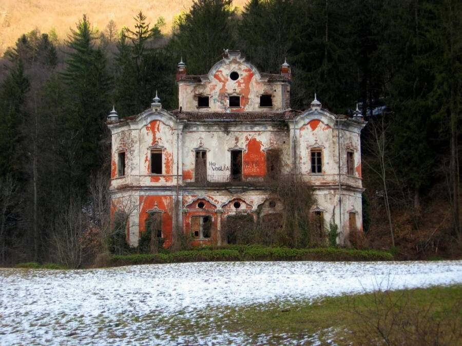 Abandoned Mansions