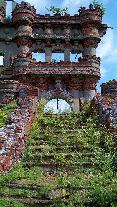Bannerman Castle Steps Cross