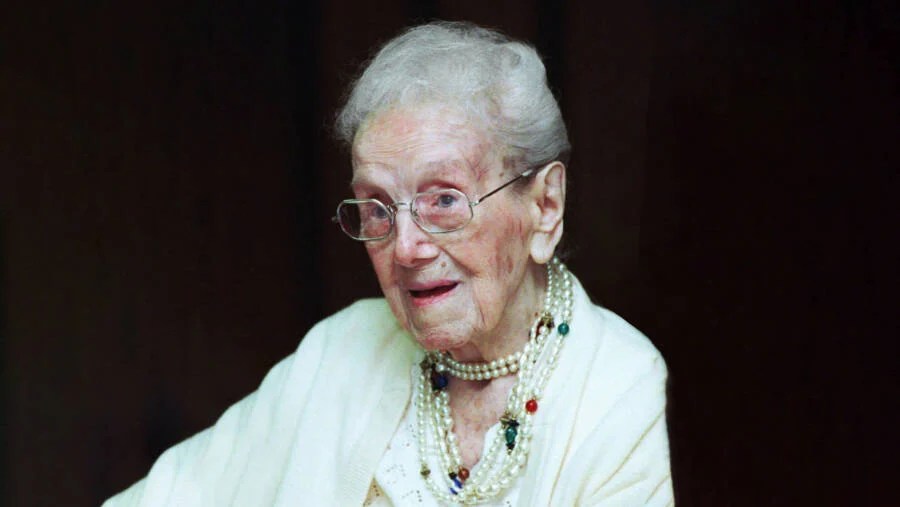 The 11 Oldest People To Ever Live — And Their Incredible Stories