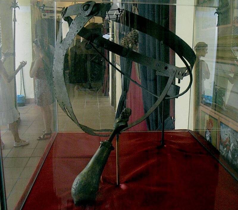 Choke Pear Torture Device